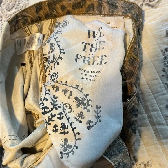 We The Free Good Luck Midrise Barrel jeans
Cheetah Leopard print- - Picture 4 of 6